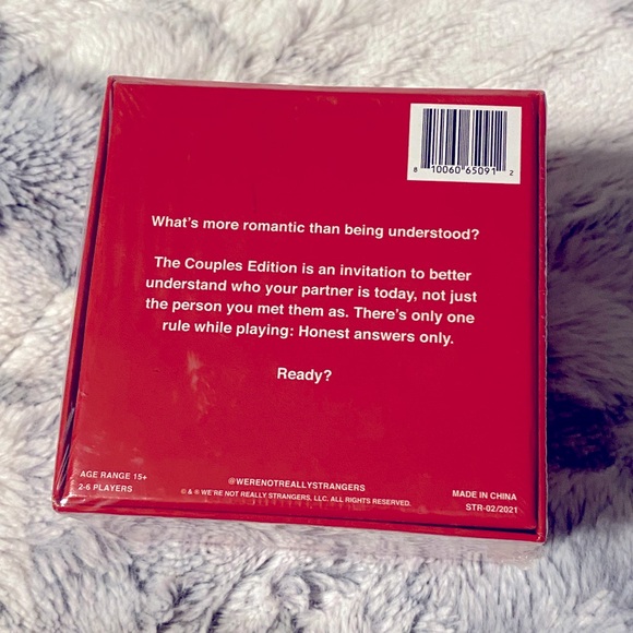 WE'RE NOT REALLY STRANGERS Couples Edition Game 150 Convo Cards for Couples - Picture 2 of 3